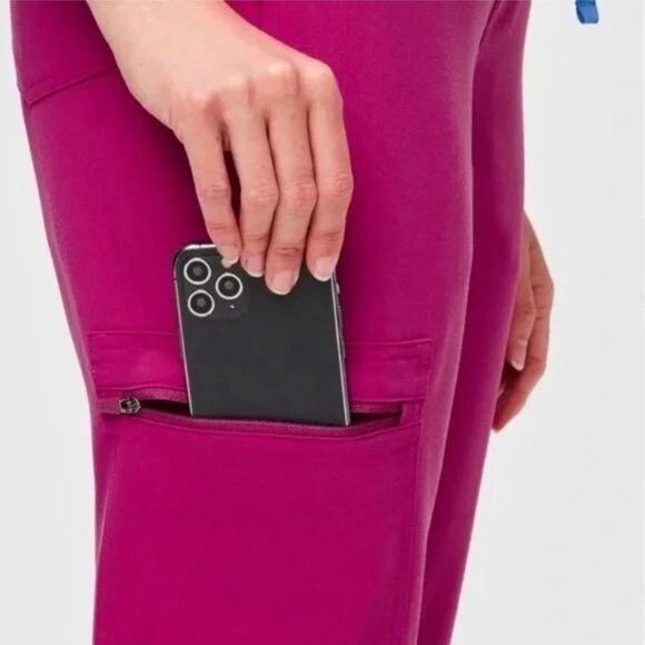 Figs High Waisted Yola Petite Scrub Pants Ultra Rose size XXS - Picture 1 of 6